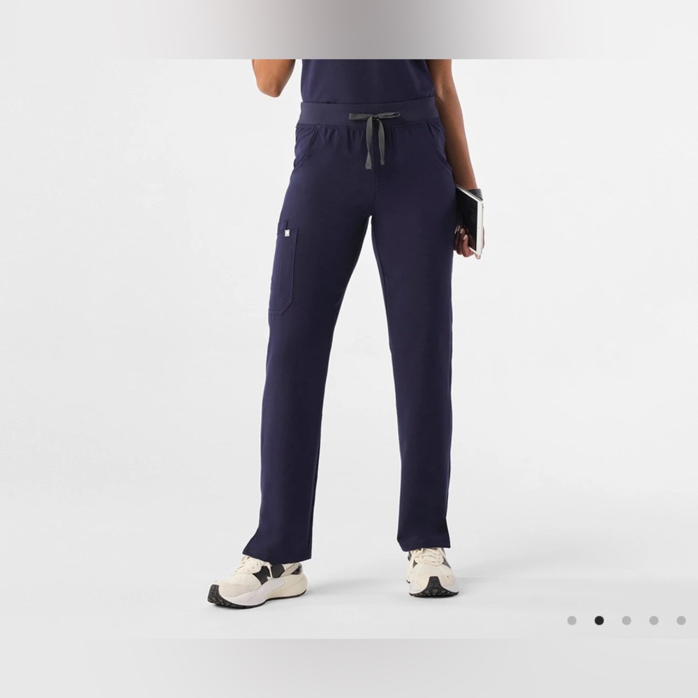 Figs Kade Cargo scrub pants in Navy Size Large